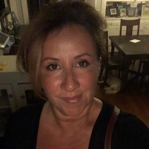 Meet your Posher, Leslie